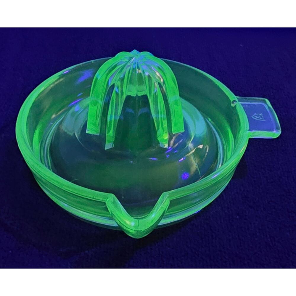 Vintage Federal Glass Green Uranium Glass Juice Reamer No chips or repairs